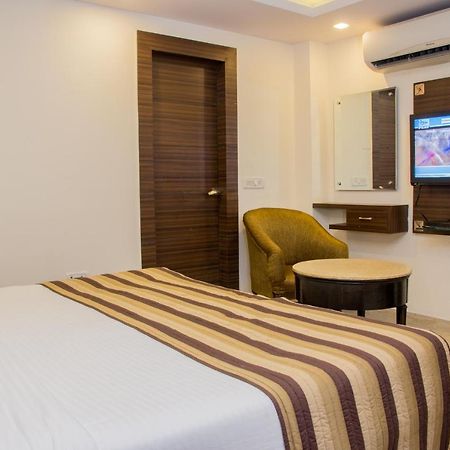 Hotel Pawan Plaza Near Sir Ganga Ram Hospital Deli Exterior foto