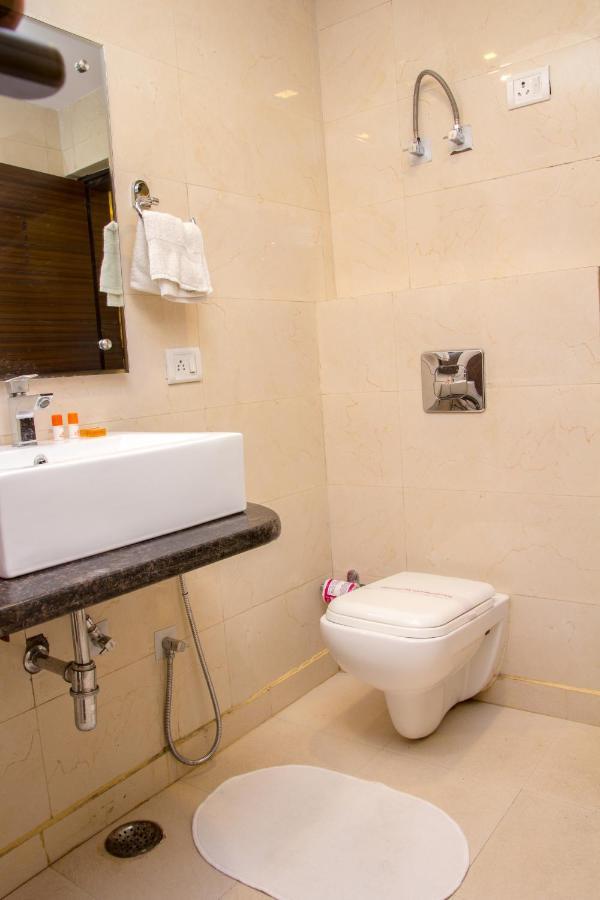 Hotel Pawan Plaza Near Sir Ganga Ram Hospital Deli Exterior foto