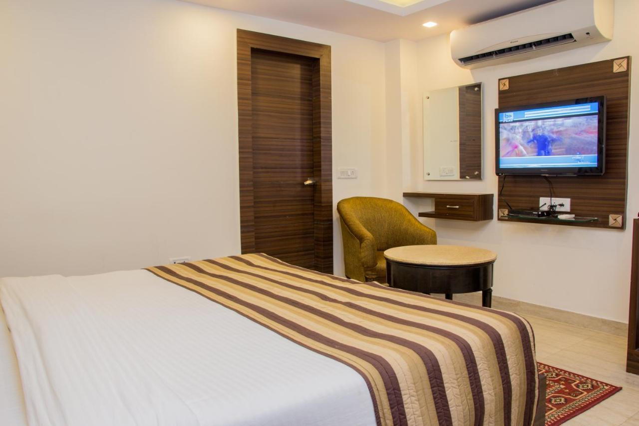 Hotel Pawan Plaza Near Sir Ganga Ram Hospital Deli Exterior foto