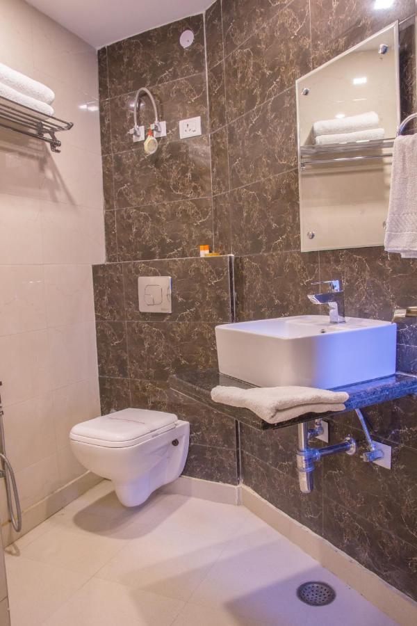 Hotel Pawan Plaza Near Sir Ganga Ram Hospital Deli Exterior foto