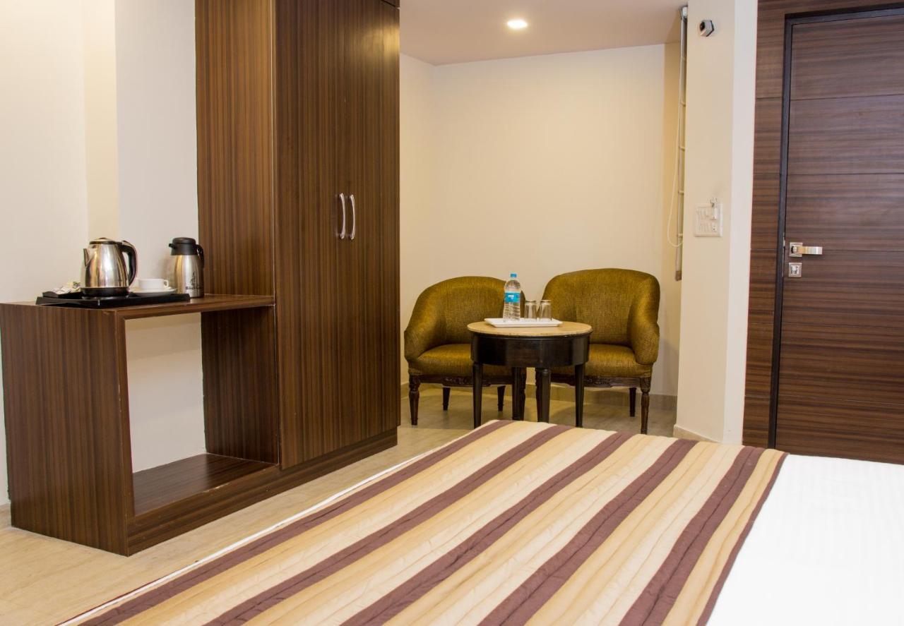 Hotel Pawan Plaza Near Sir Ganga Ram Hospital Deli Exterior foto