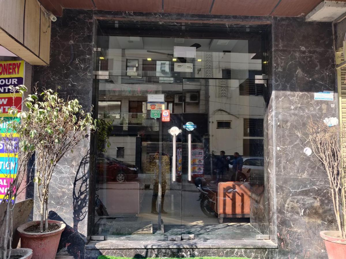Hotel Pawan Plaza Near Sir Ganga Ram Hospital Deli Exterior foto