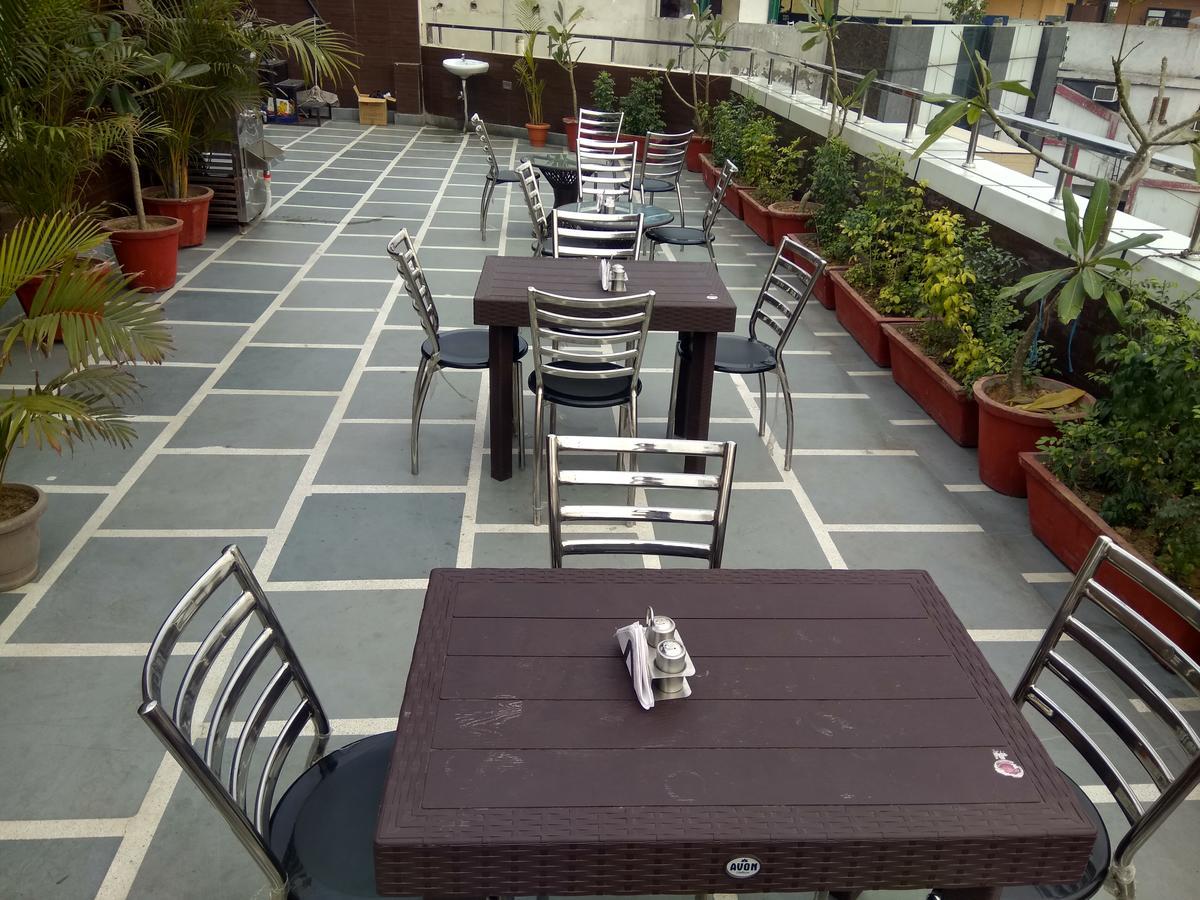 Hotel Pawan Plaza Near Sir Ganga Ram Hospital Deli Exterior foto
