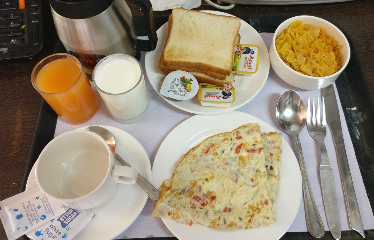 Hotel Pawan Plaza Near Sir Ganga Ram Hospital Deli Exterior foto